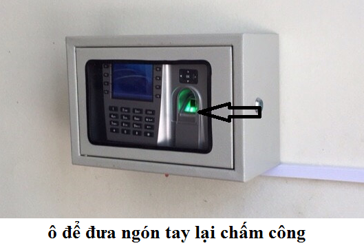 Nên hay không nên sử dụng hộp bảo vệ máy chấm công?